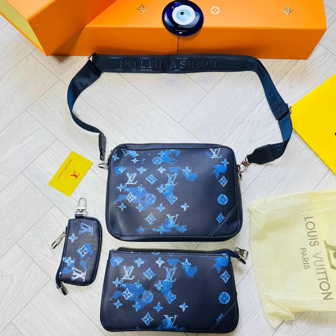 🎄🎄🎄🎄🎄🎄🎄🎄 LVE MAN BAG WHIT BOX AND DUST BAG to2412