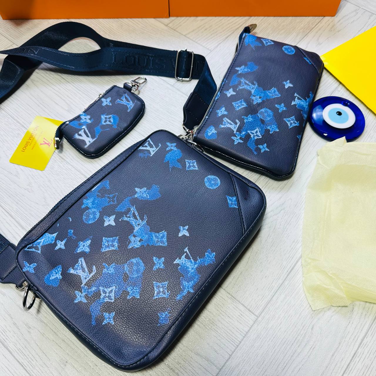 🎄🎄🎄🎄🎄🎄🎄🎄 LVE MAN BAG WHIT BOX AND DUST BAG to2412