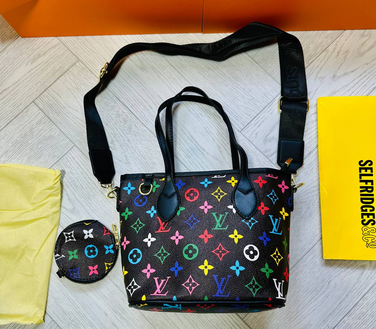 🎄🎄🎄🎄🎄🎄🎄🎄🎄 LVE bag 💼 WHIT BOX AND DUST BAG to2412