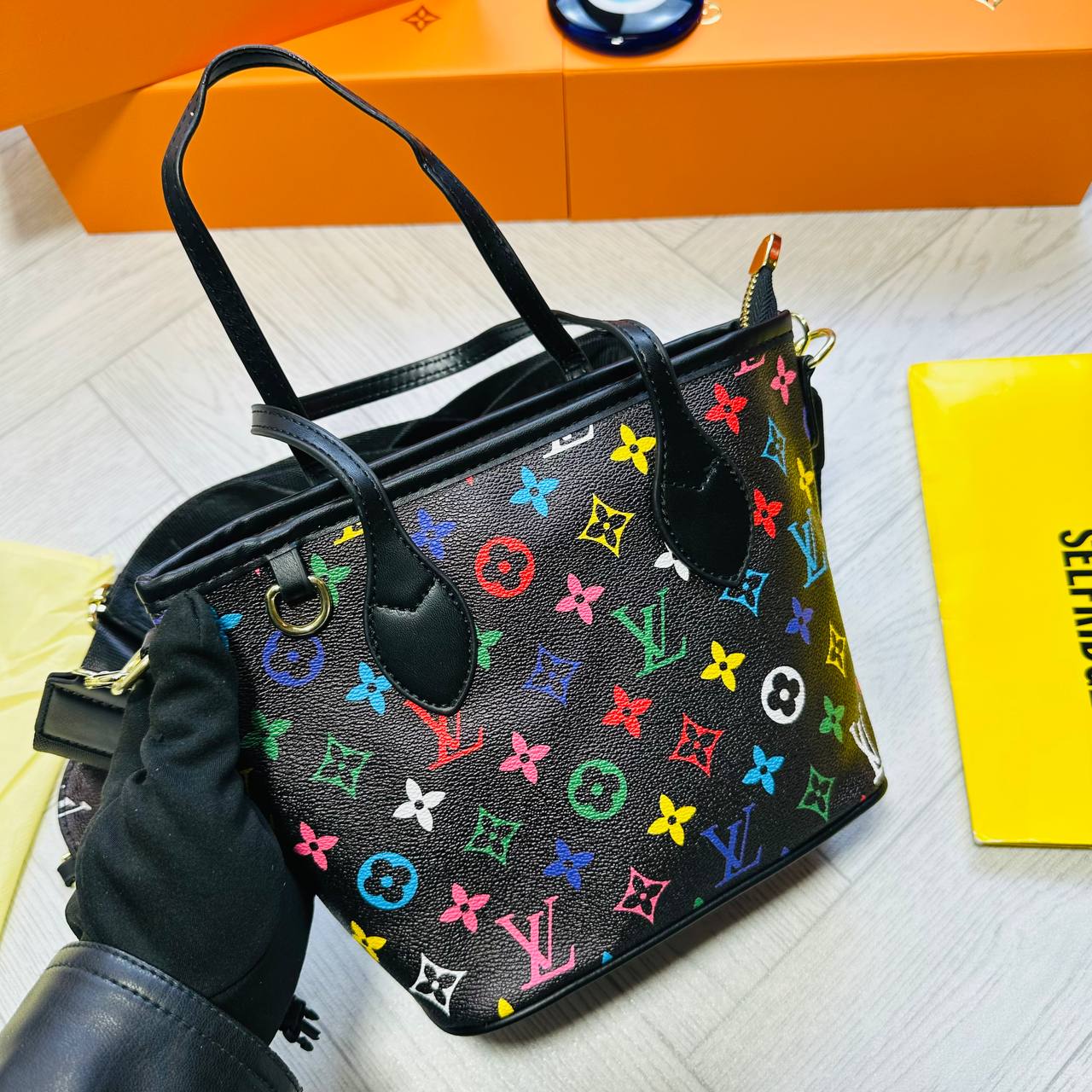 🎄🎄🎄🎄🎄🎄🎄🎄🎄 LVE bag 💼 WHIT BOX AND DUST BAG to2412