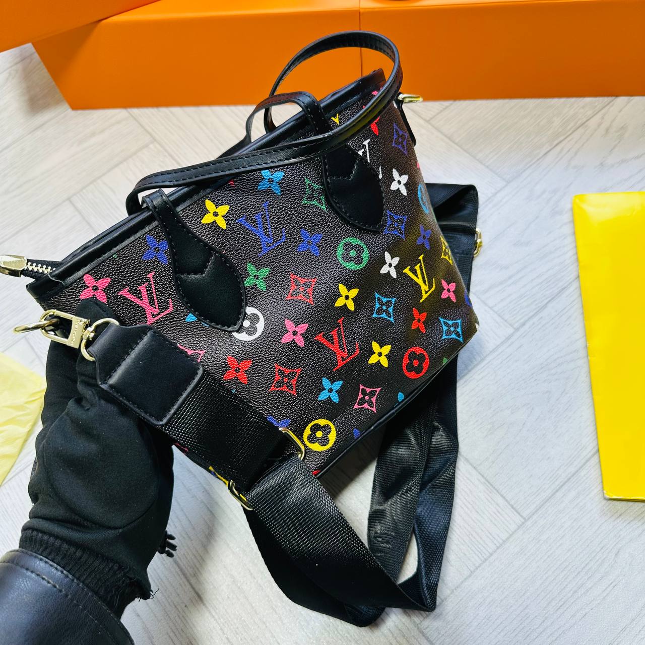 🎄🎄🎄🎄🎄🎄🎄🎄🎄 LVE bag 💼 WHIT BOX AND DUST BAG to2412