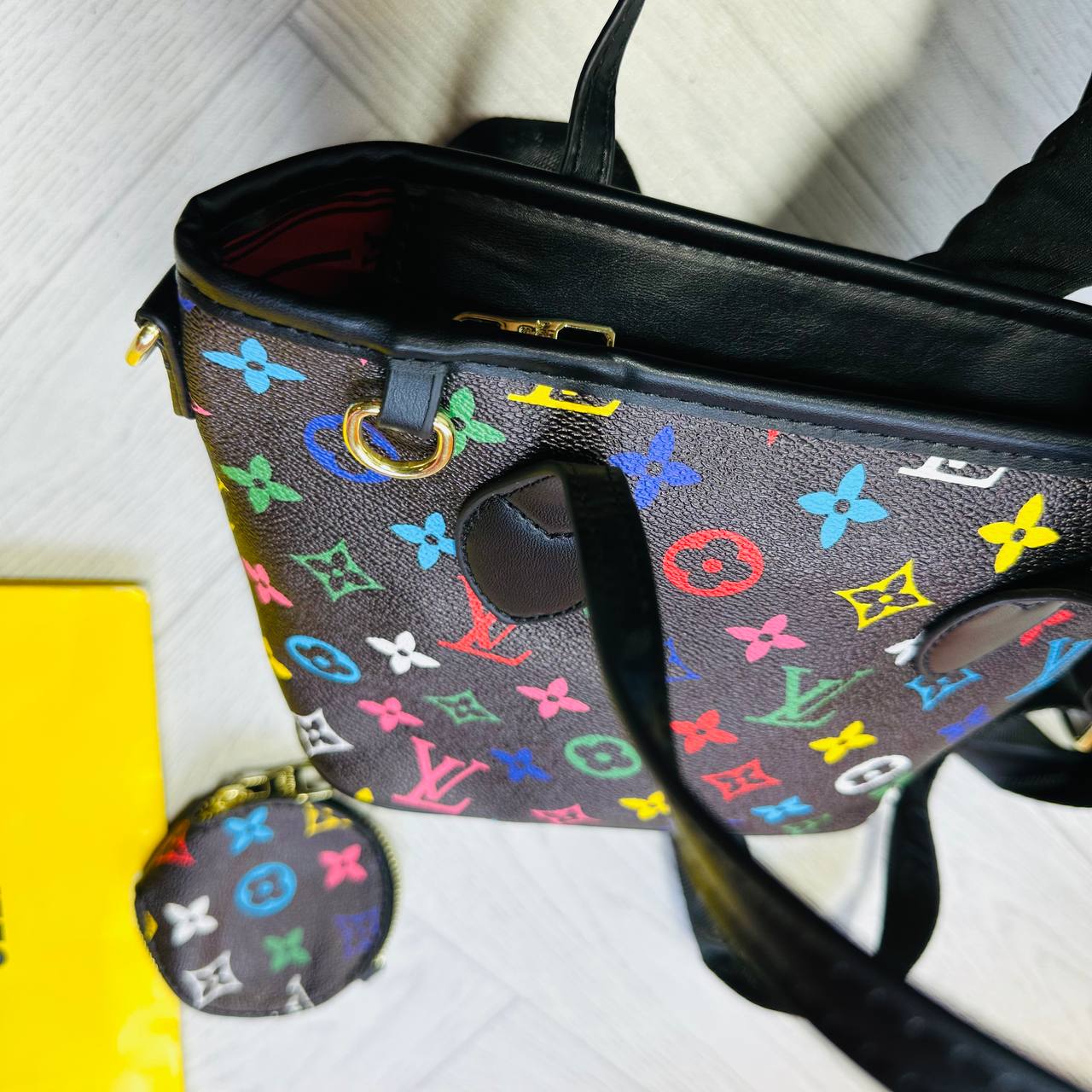 🎄🎄🎄🎄🎄🎄🎄🎄🎄 LVE bag 💼 WHIT BOX AND DUST BAG to2412