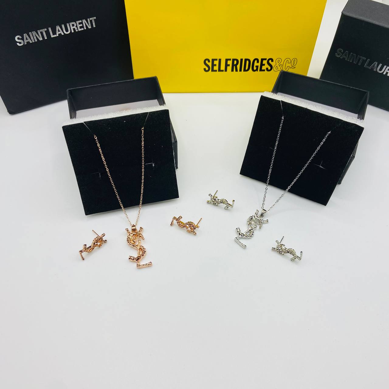 Earings and necklace set with packaging to1809