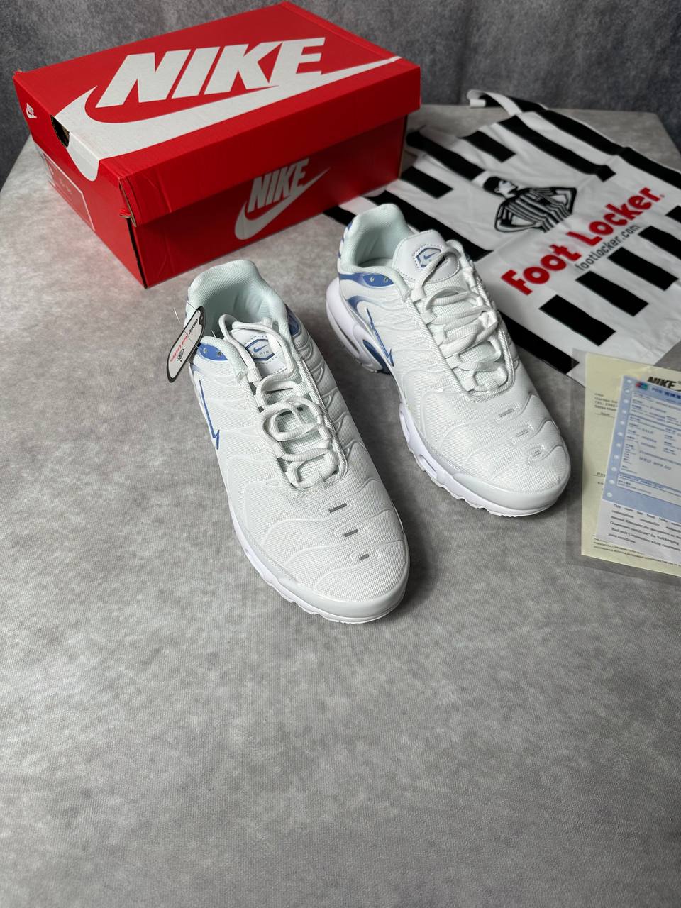MENS NIK TNS COME WITH BOX ETC am1809