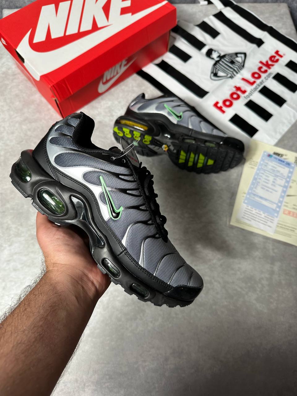 MENS NIK TNS COME WITH BOX ETC am1809