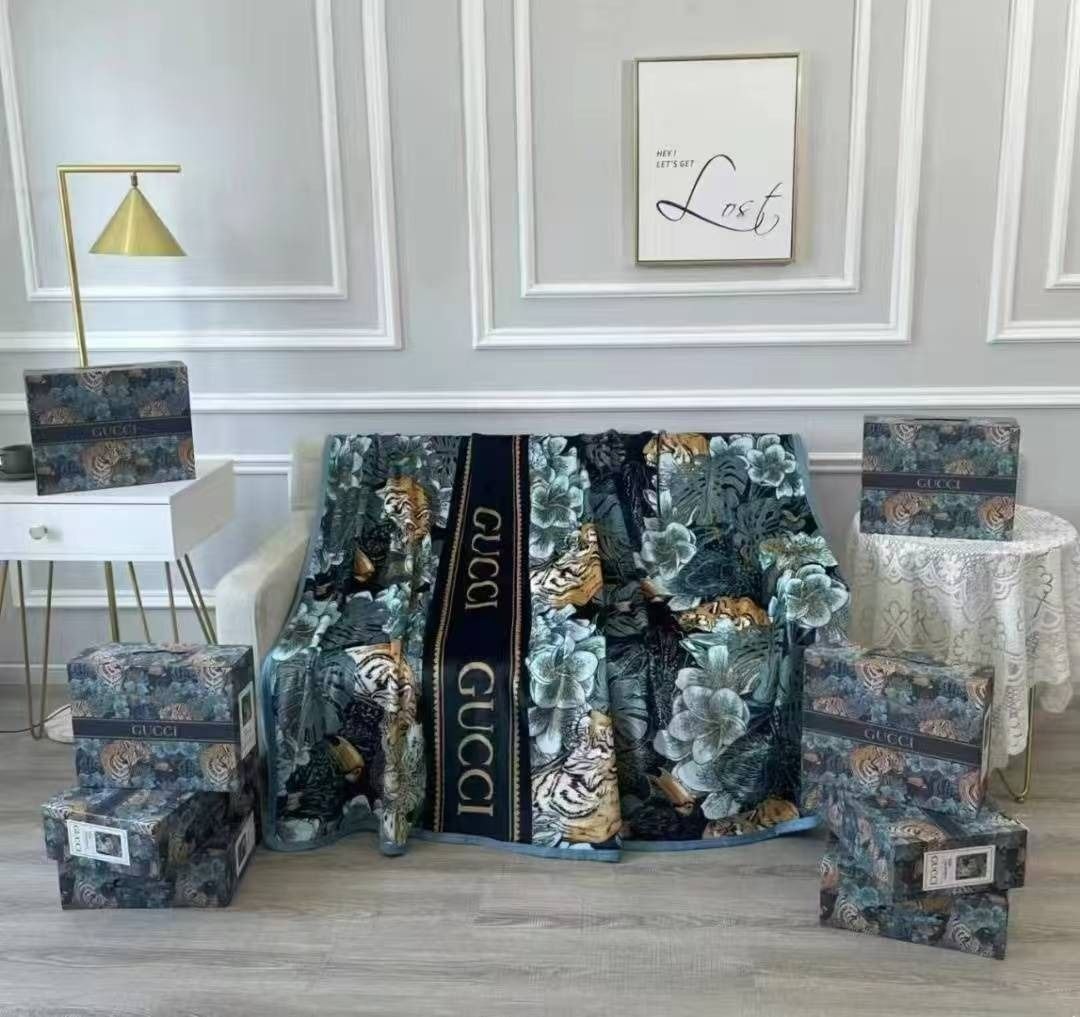 QUALITY THROW BLANKET WITH BOX ak2412