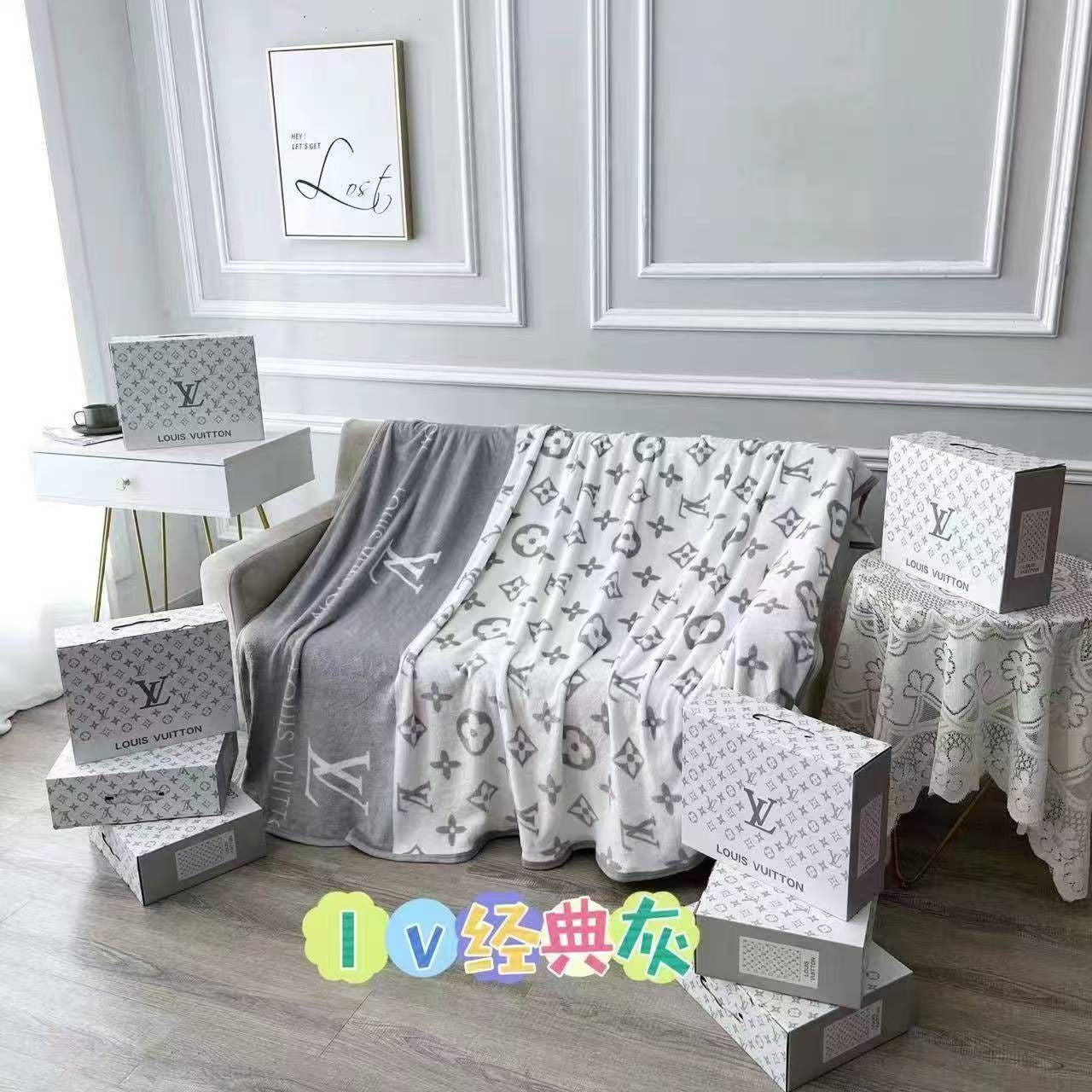 QUALITY THROW BLANKET WITH BOX ak2412