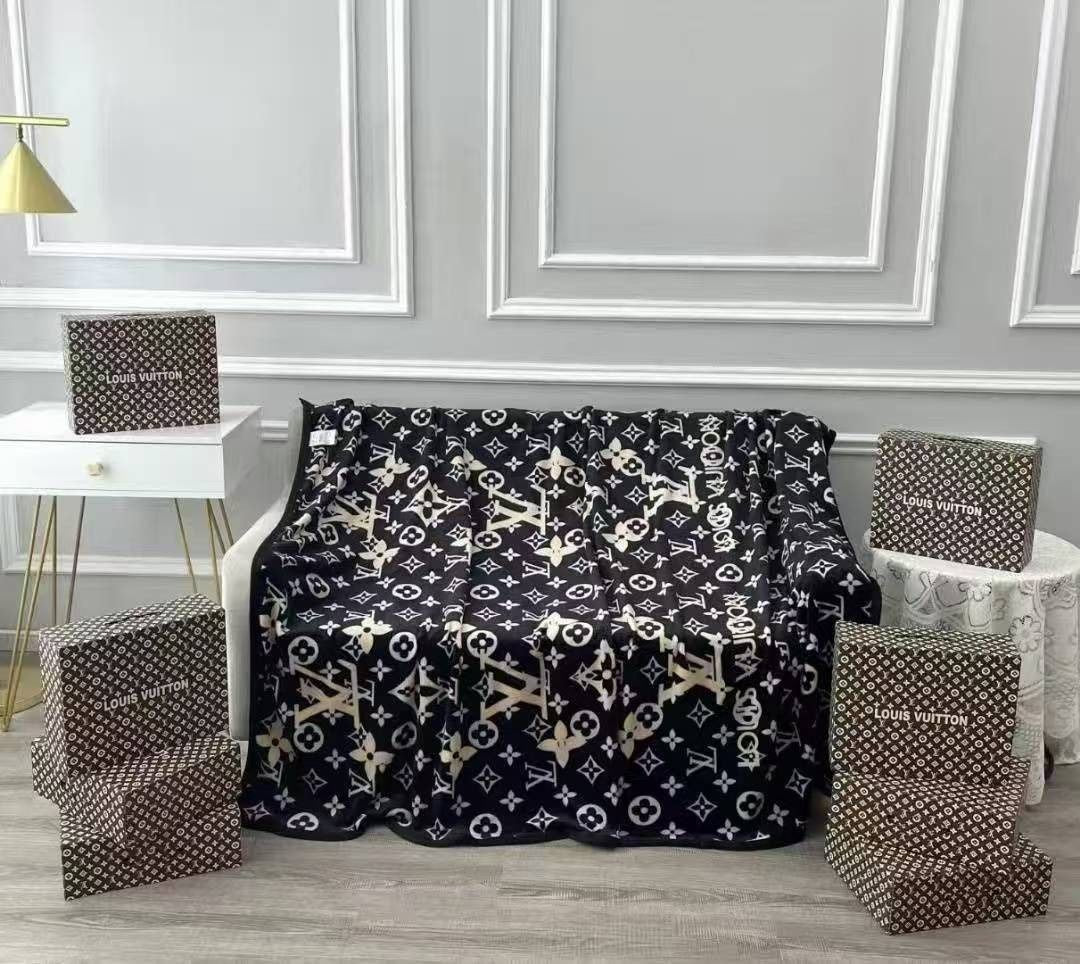 QUALITY THROW BLANKET WITH BOX ak2412