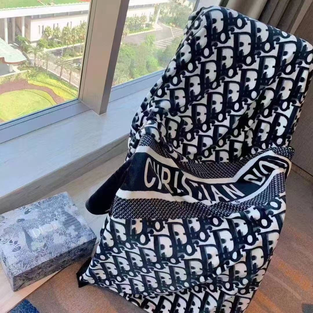 QUALITY THROW BLANKET WITH BOX ak2412