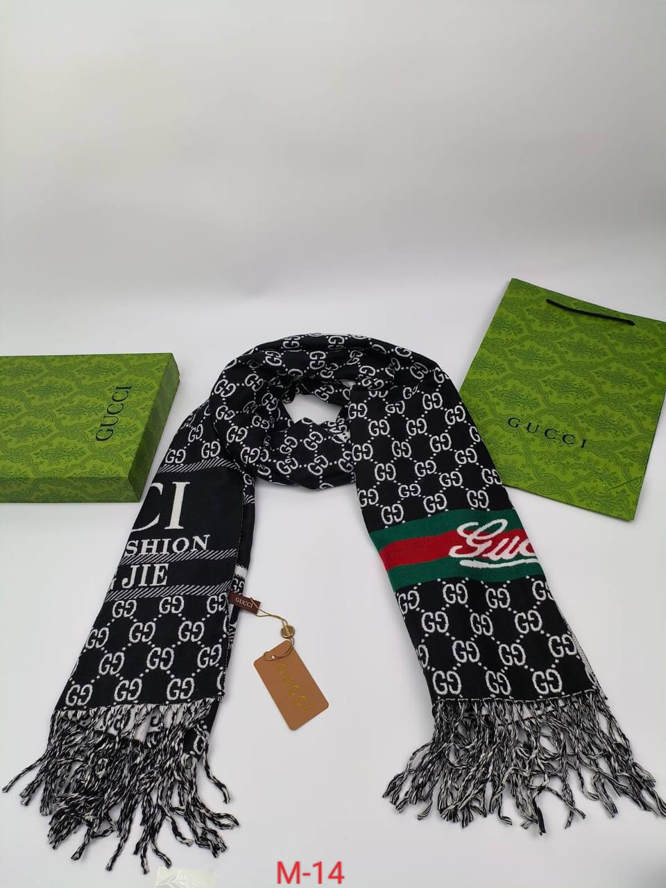 Gucc scarfs with box and carrier bag sa1809