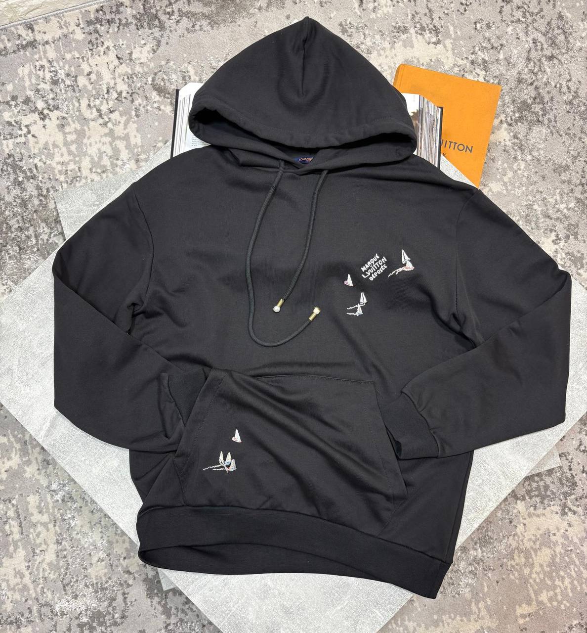 LVE Hoodie aj2109