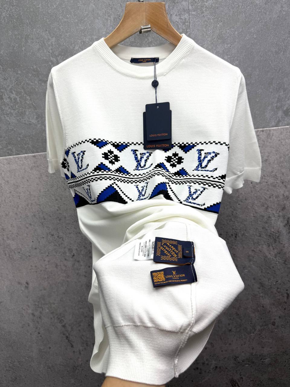 Iconi LVe BALMAN prad Gucc style with a luxury knit finish