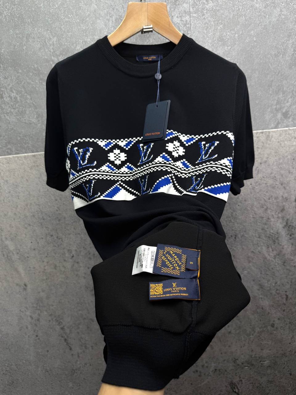 Iconi LVe BALMAN prad Gucc style with a luxury knit finish