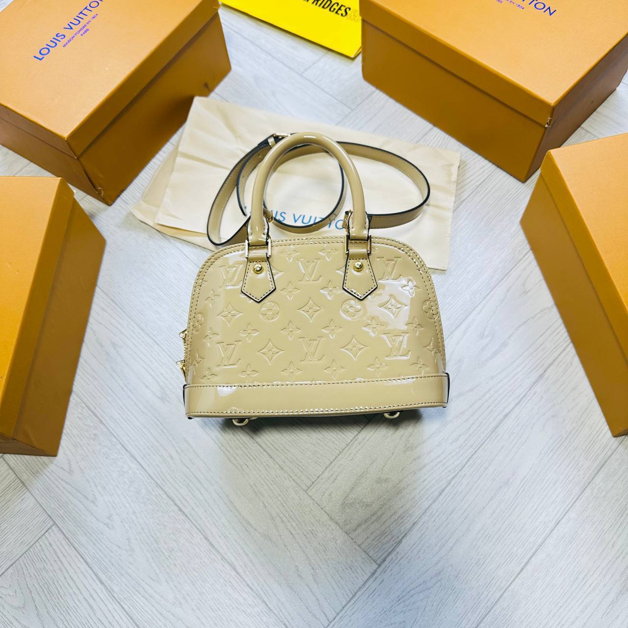 COL QUALITY LVE LADIES BAG WHIT BOX to3012