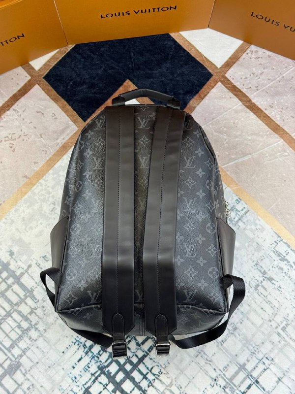 SUPERCLONE 1:1 QUALITY  LOUS VUION BACK PACKS LEATHER ONES COMES WITH DUST BAG su2509