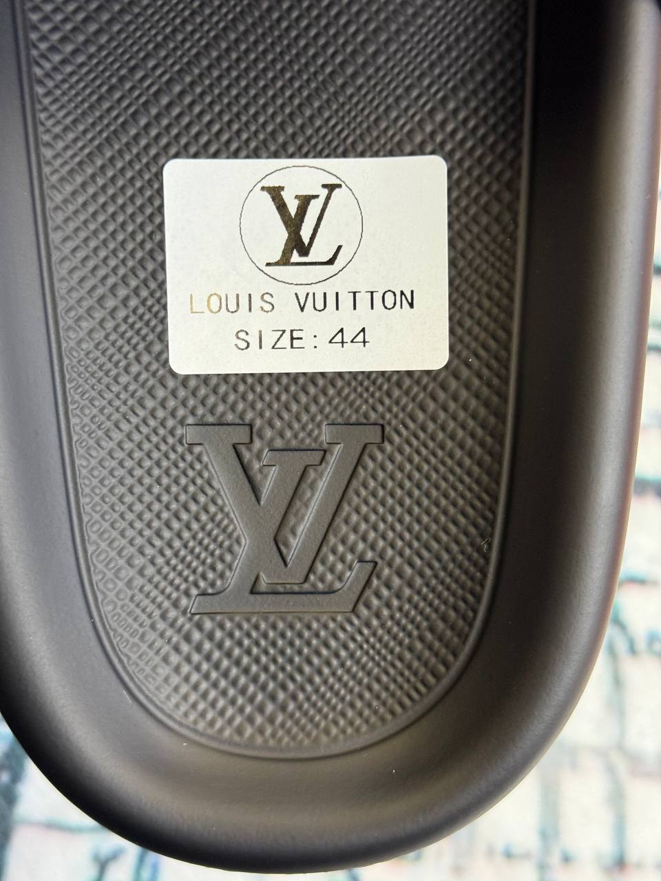 SUPERCLO QUALITY LOUS VUION SLIDERS COMES WITH BOX DUST BAG PAPERWORK ETC su2509