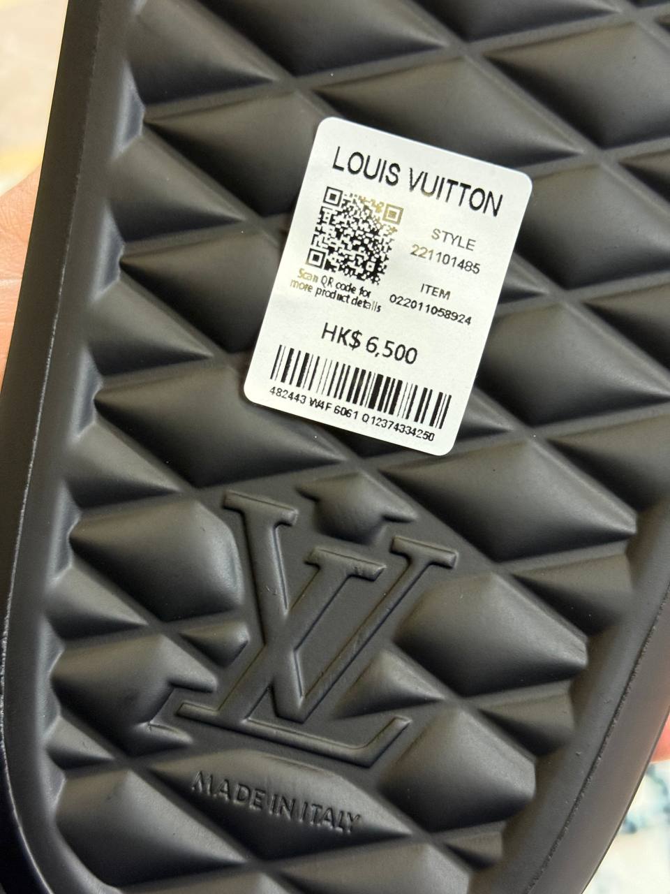 SUPERCLO QUALITY LOUS VUION SLIDERS COMES WITH BOX DUST BAG PAPERWORK ETC su2509