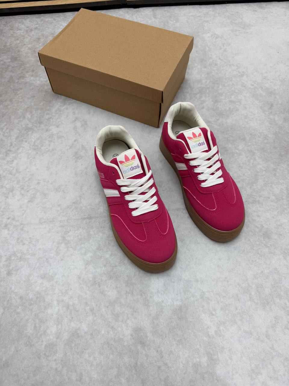 WOMENS ADIDA TRAINERS am0904