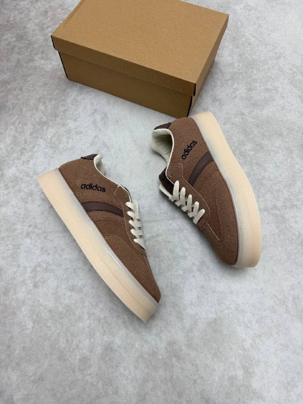 WOMENS ADIDA TRAINERS am0904