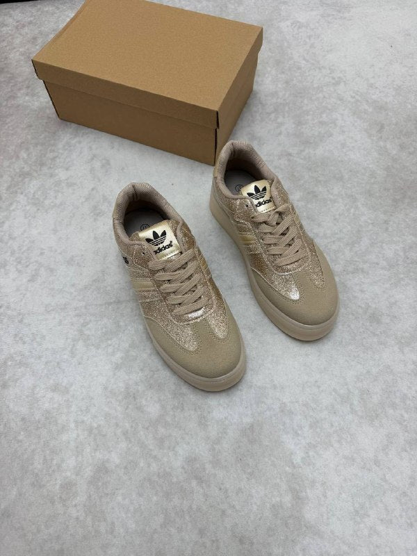 WOMENS ADIDA TRAINERS am0904