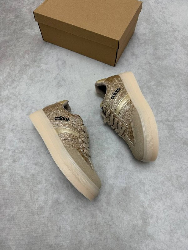 WOMENS ADIDA TRAINERS am0904