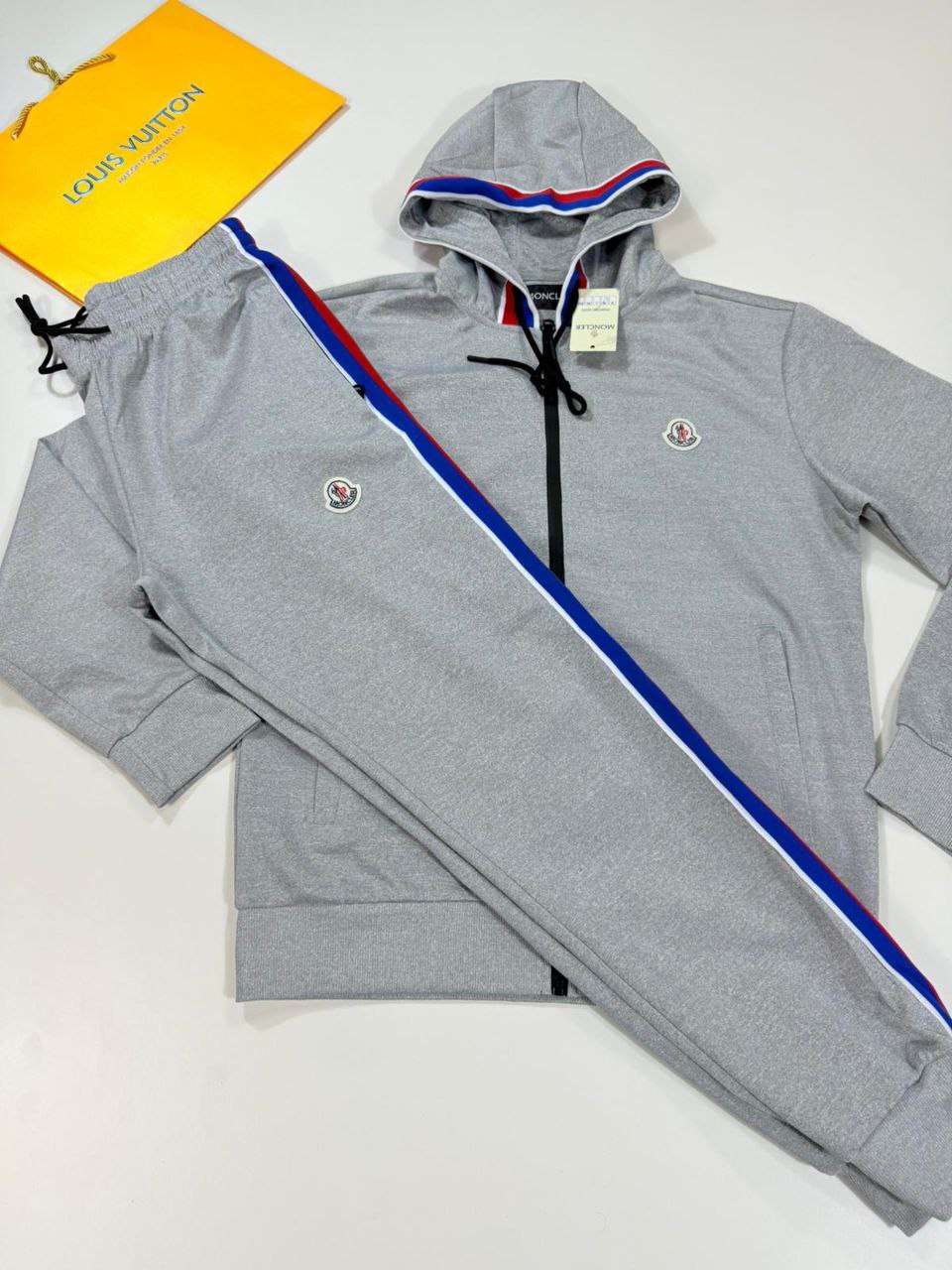 Mens tracksuit  X New in stock  X HIGH QUALTY su2909