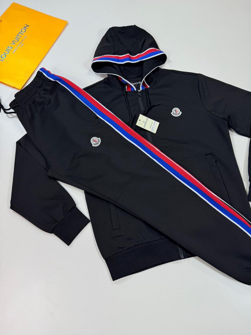 Mens tracksuit  X New in stock  X HIGH QUALTY su2909