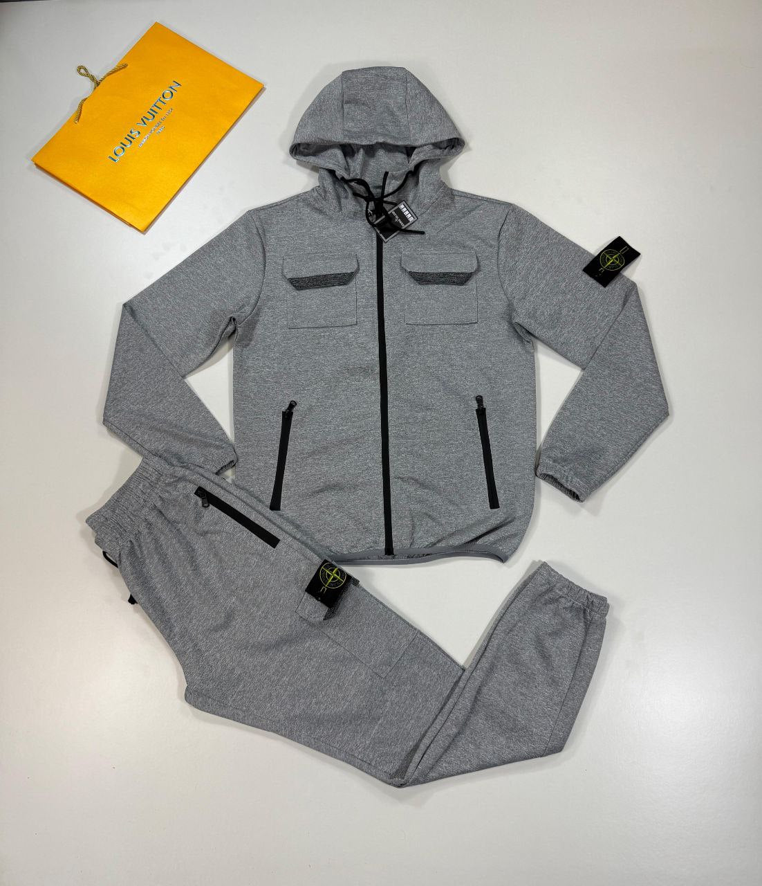 Mens tracksuit  X New in stock  X HIGH QUALTY su2909