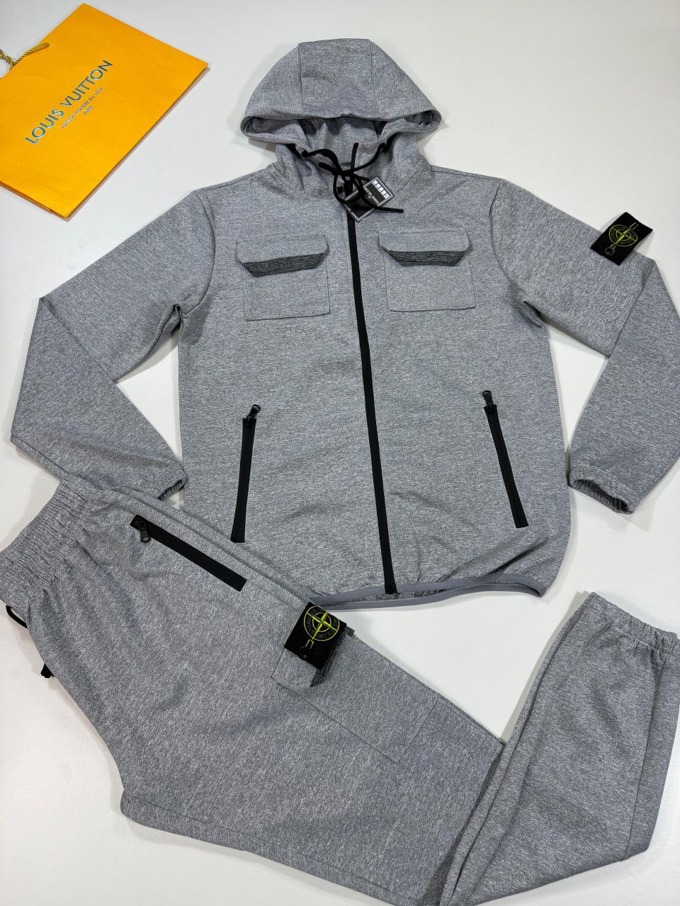 Mens tracksuit  X New in stock  X HIGH QUALTY su2909