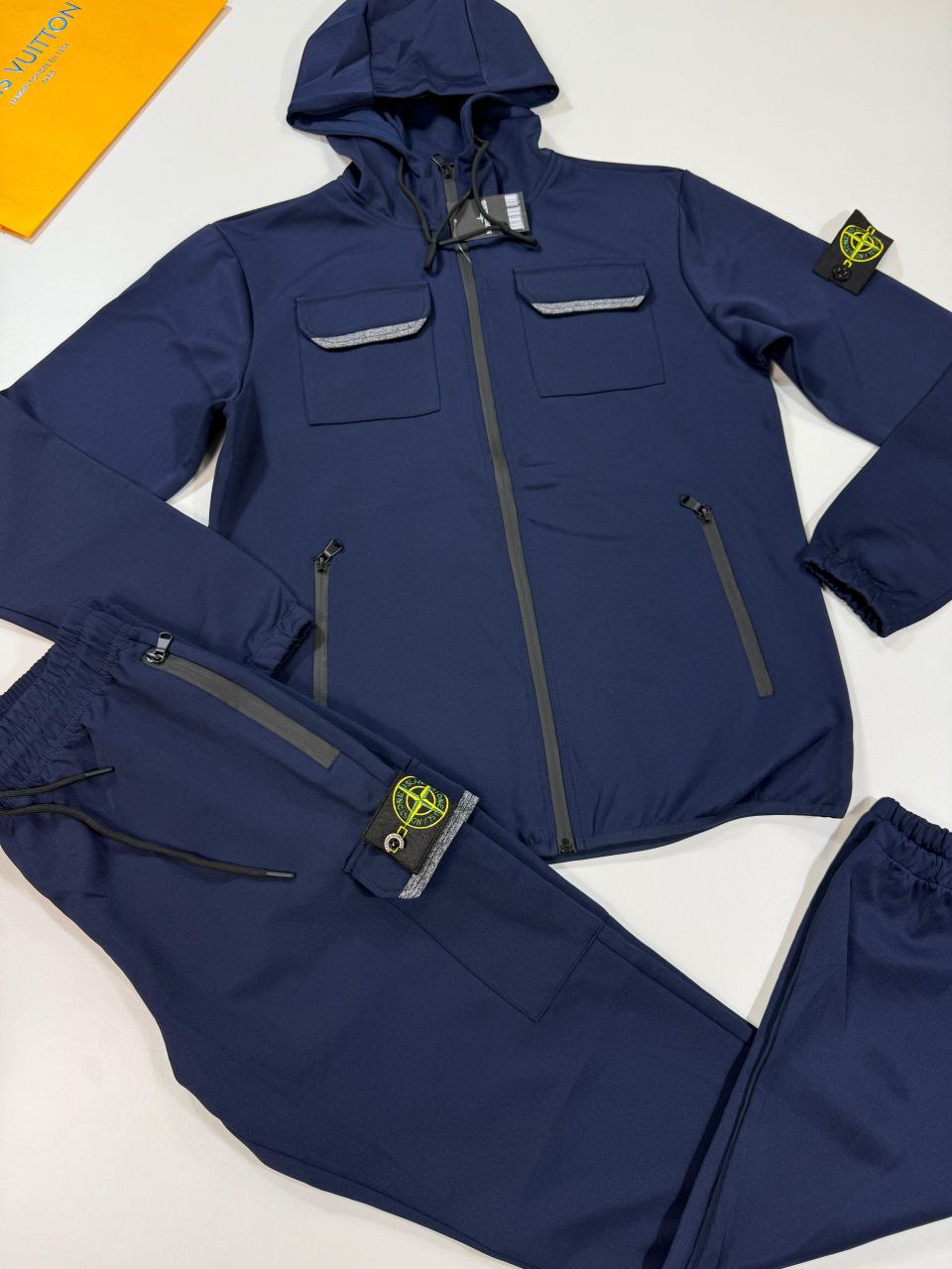 Mens tracksuit  X New in stock  X HIGH QUALTY su2909