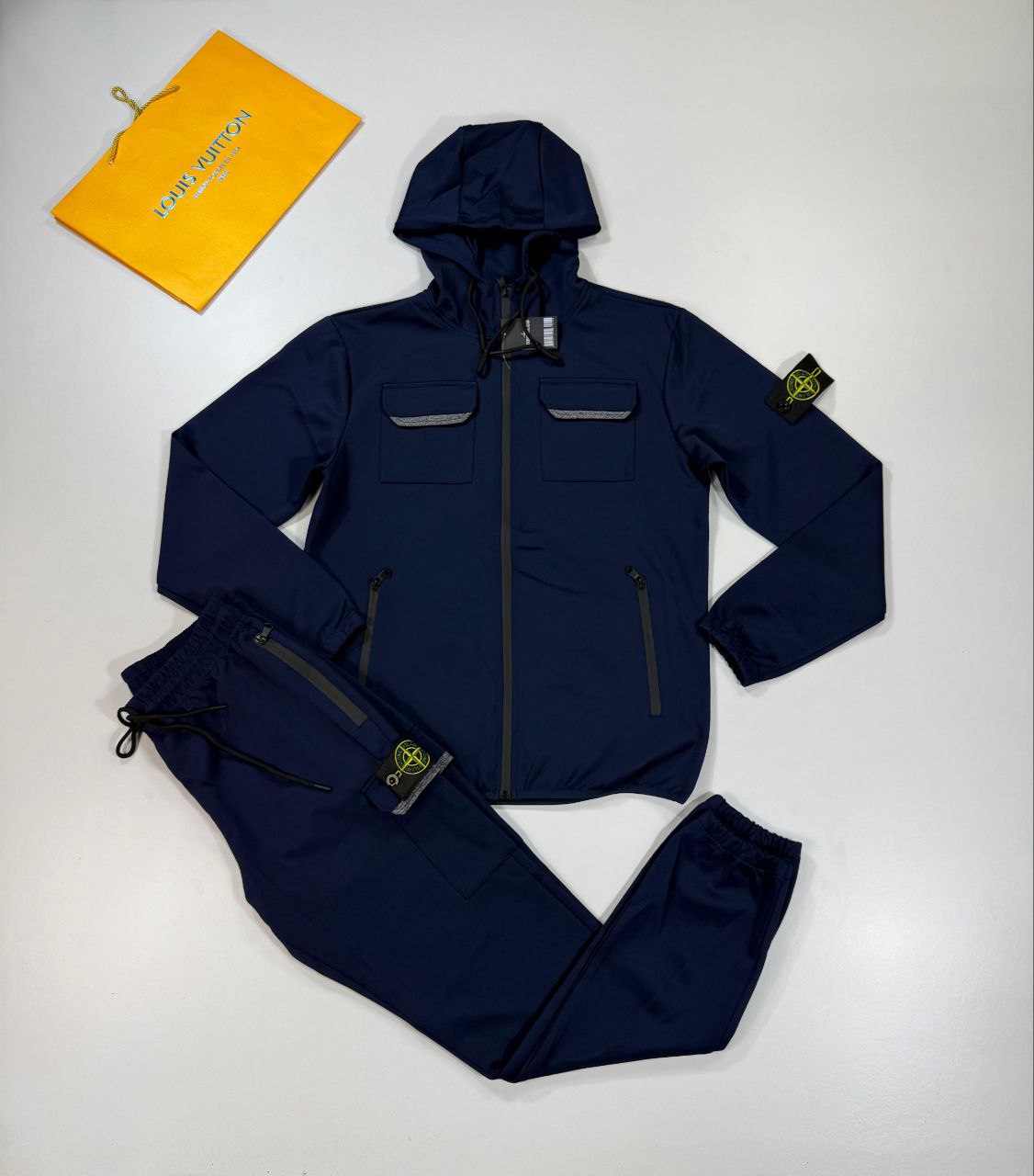 Mens tracksuit  X New in stock  X HIGH QUALTY su2909