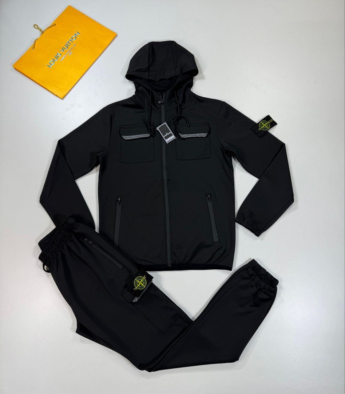 Mens tracksuit  X New in stock  X HIGH QUALTY su2909