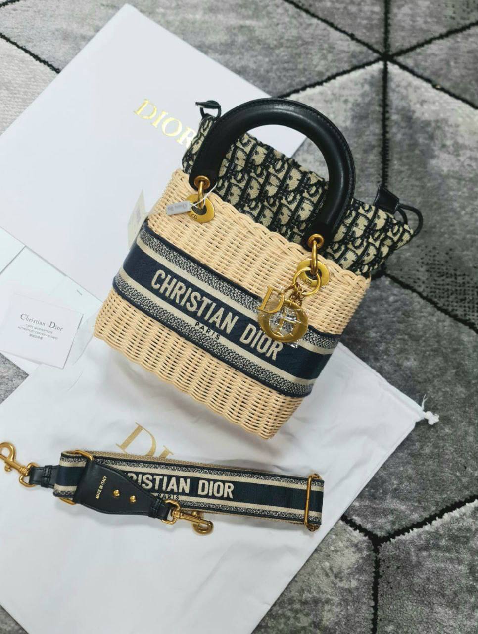 SUPERCLO QUALITY CHRISTION DOR BAGS COMES WITH BOX DUST BAG ETC su2709