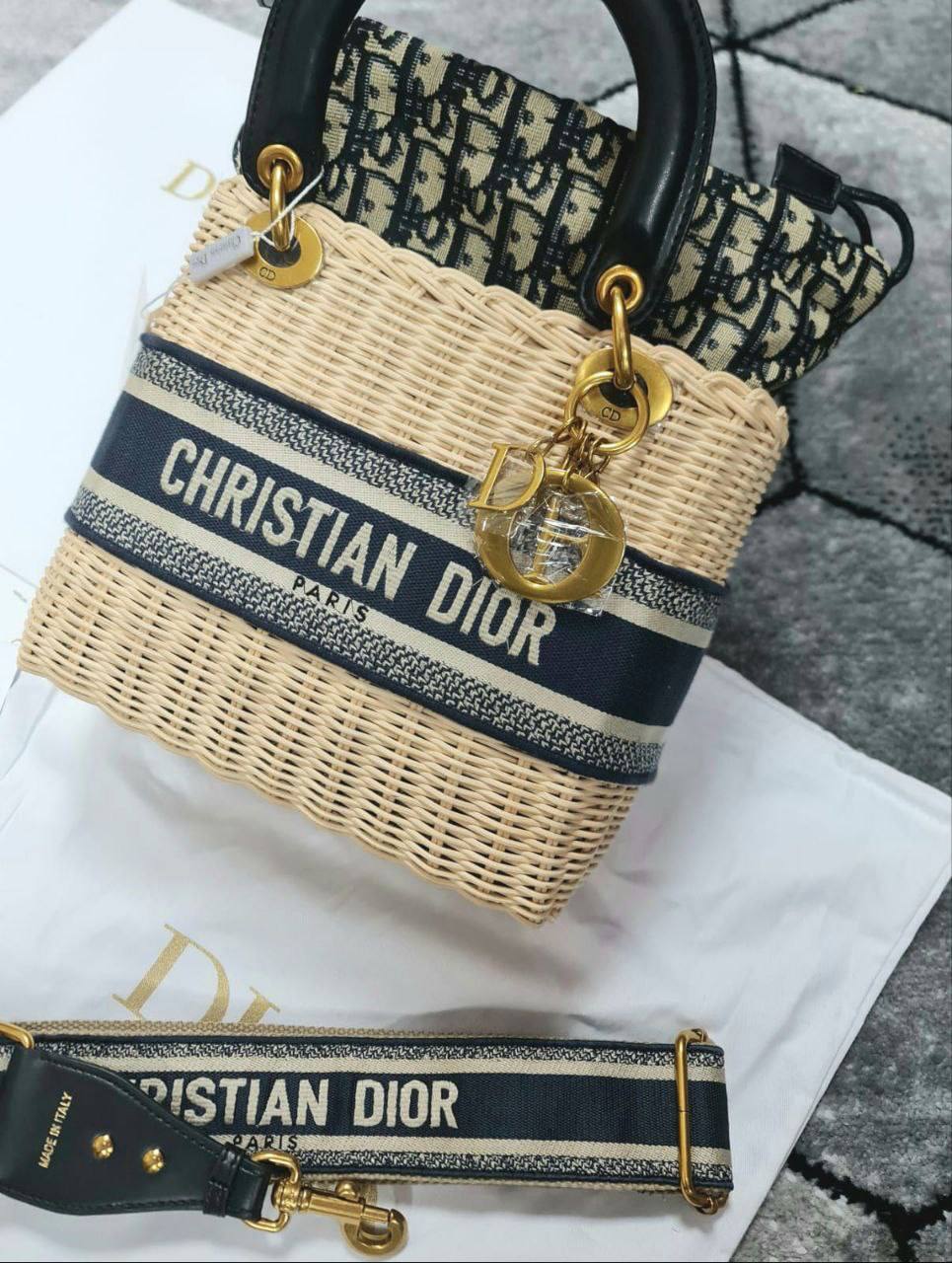 SUPERCLO QUALITY CHRISTION DOR BAGS COMES WITH BOX DUST BAG ETC su2709