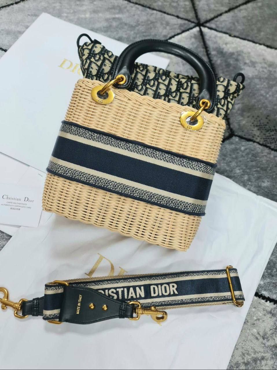 SUPERCLO QUALITY CHRISTION DOR BAGS COMES WITH BOX DUST BAG ETC su2709