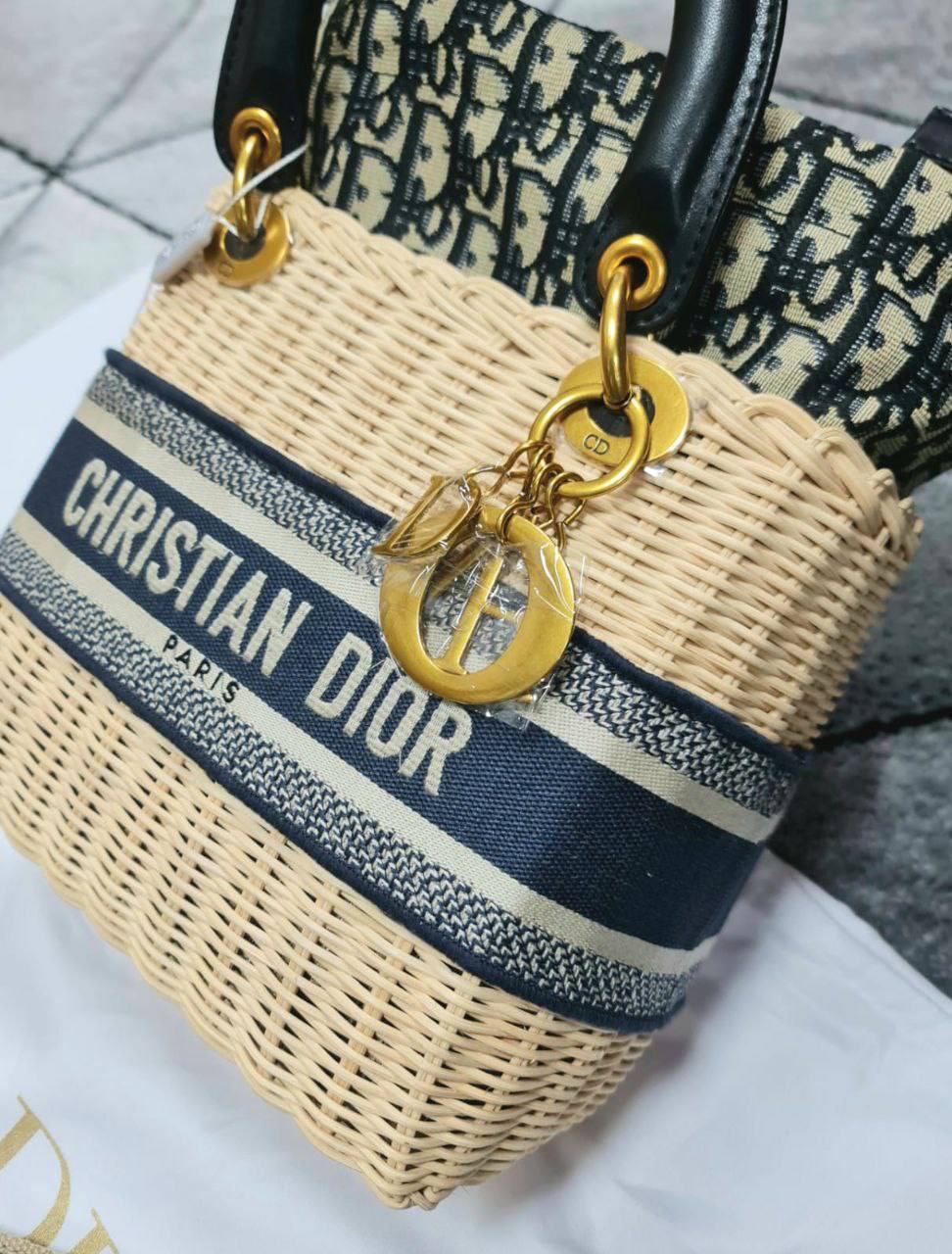 SUPERCLO QUALITY CHRISTION DOR BAGS COMES WITH BOX DUST BAG ETC su2709