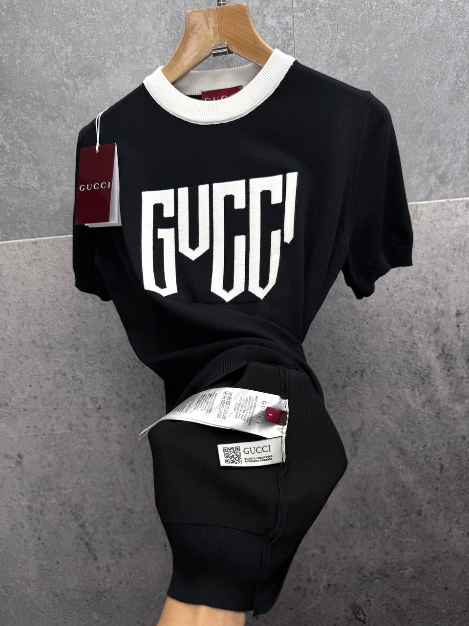 Iconi LVe BALMAN prad Gucc style with a luxury knit finish