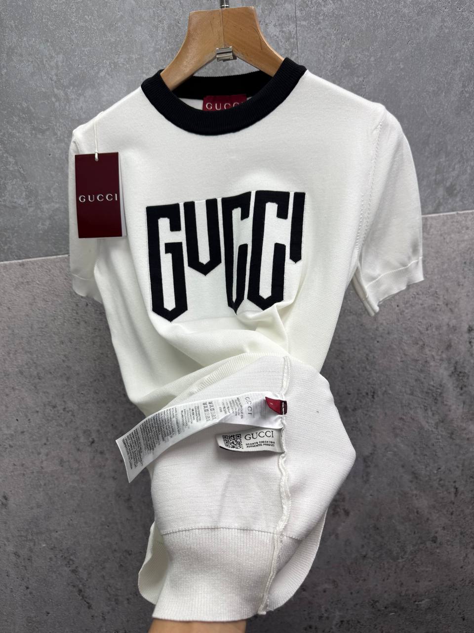 Iconi LVe BALMAN prad Gucc style with a luxury knit finish