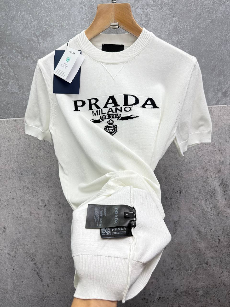 Iconi LVe BALMAN prad Gucc style with a luxury knit finish