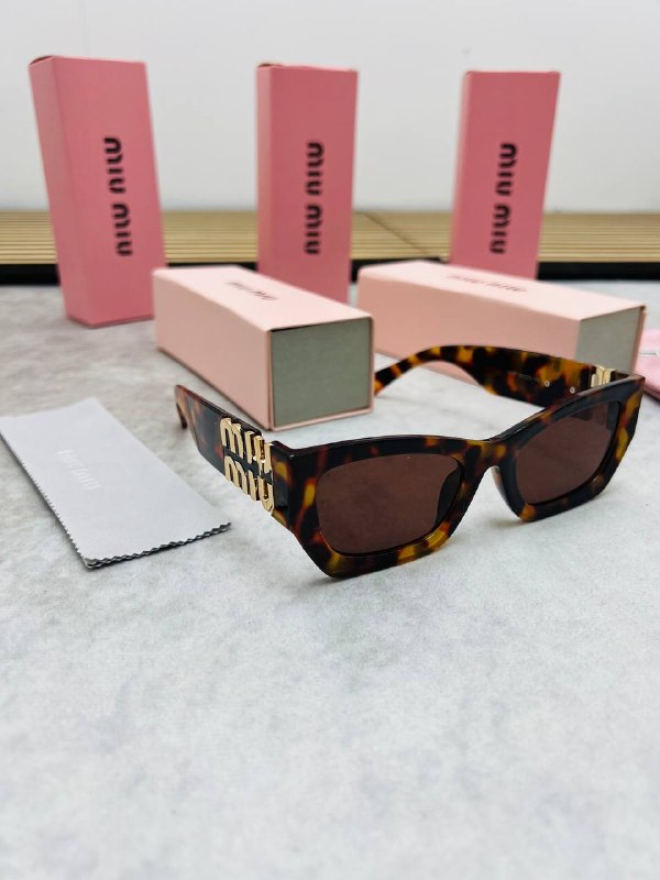 SUPER CLON MIU MIU  SUNGLASSES COME WITH BOX ETC am1104