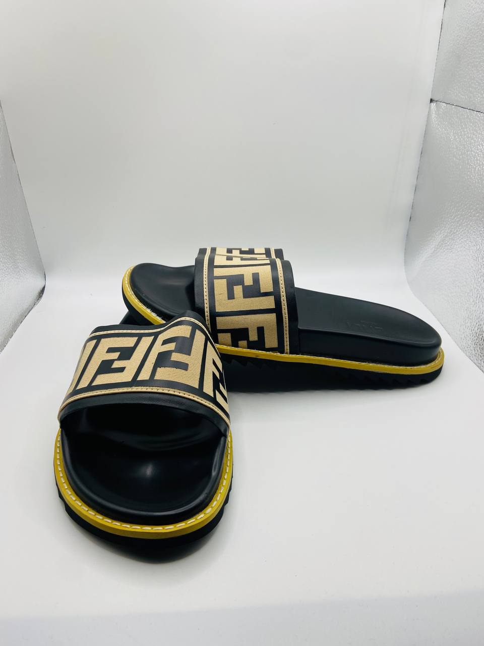 FEND SLIDERS SIZES 6-11 AVAILABLE to2909