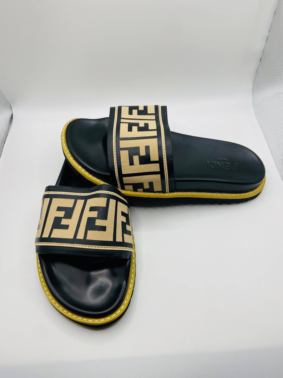 FEND SLIDERS SIZES 6-11 AVAILABLE to2909