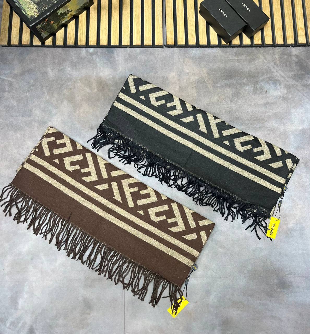FEND SCARF COME WITH BOX ETC am2909