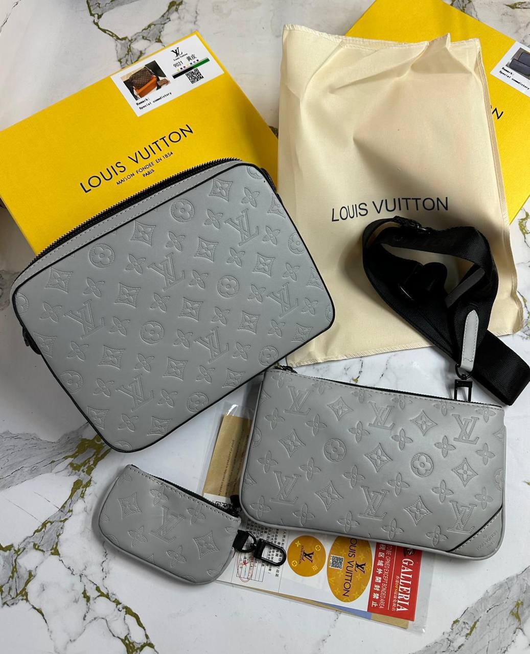 MENS LV BAG COME WITH BOX ETC am1304