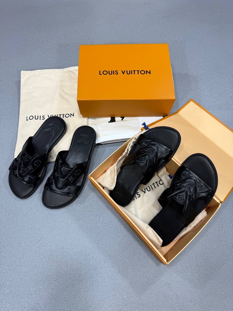 HIGH END L OASIS MULES WITH FULL PACKAGING su0107