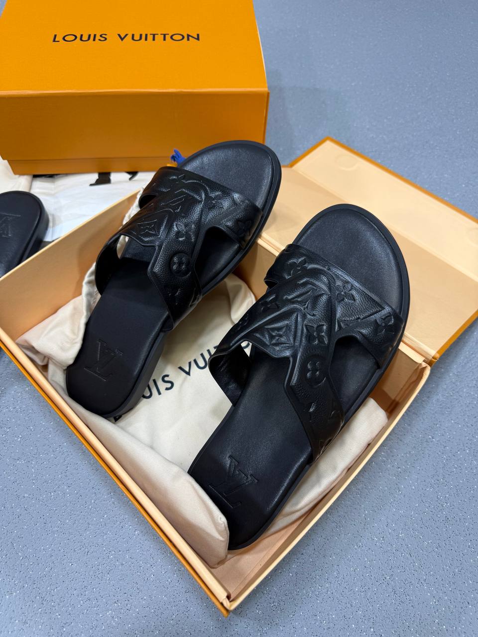 HIGH END L OASIS MULES WITH FULL PACKAGING su0107