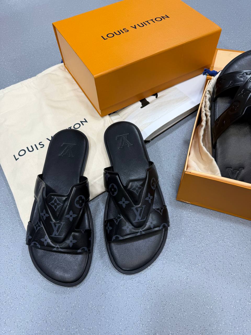 HIGH END L OASIS MULES WITH FULL PACKAGING su0107