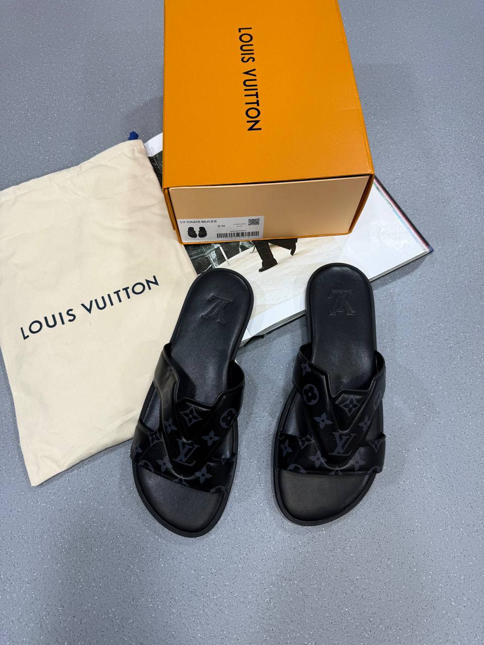 HIGH END L OASIS MULES WITH FULL PACKAGING su0107