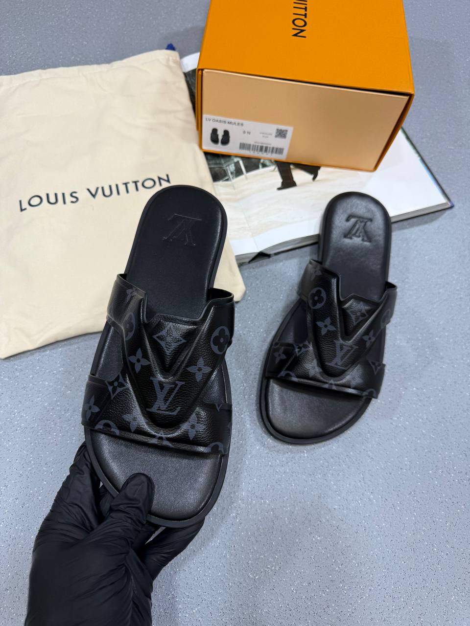HIGH END L OASIS MULES WITH FULL PACKAGING su0107