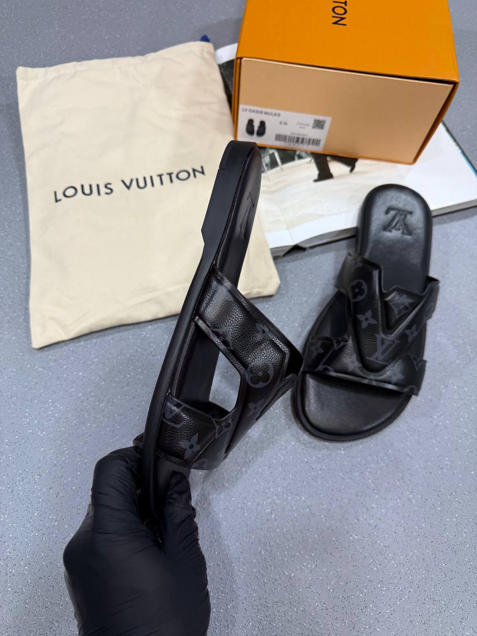 HIGH END L OASIS MULES WITH FULL PACKAGING su0107
